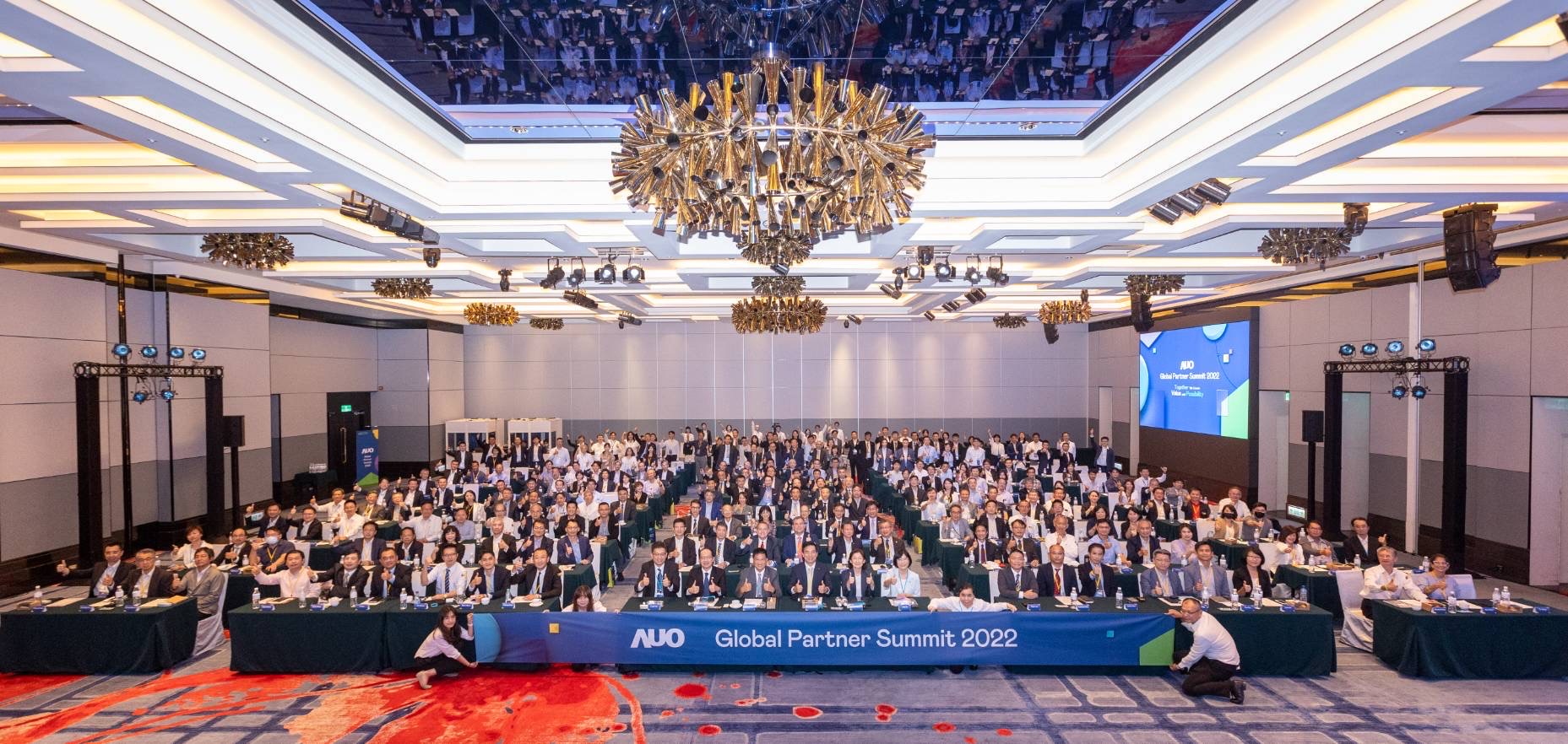 友達推動「安心、創新、用心、同心、盡心」五星職旅，為菲籍員工打造全方位照護，首度贏得「人權實踐與發展領袖獎」殊榮