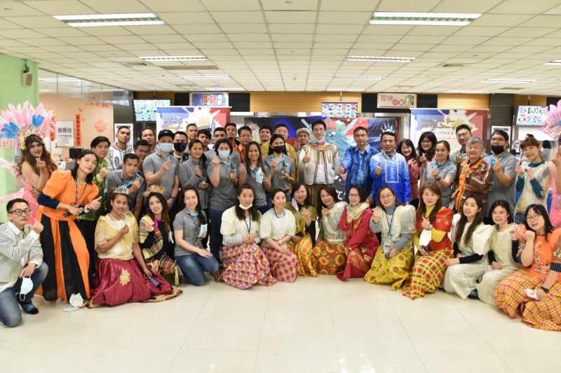 友達推動「安心、創新、用心、同心、盡心」五星職旅，為菲籍員工打造全方位照護，首度贏得「人權實踐與發展領袖獎」殊榮