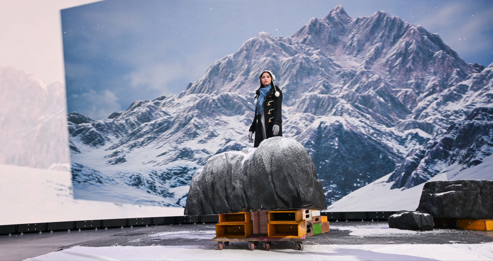 友達顯示屏專業調校技術與專案安裝經驗，使顯示屏呈現創作者想表達的精緻內容，讓表演者有沉浸式臨場感使演出逼真