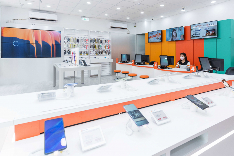 創利空間智慧零售軟硬整合方案，協助台灣大哥大門市完成數位內容行銷系統的佈建，打造全新世代的數位服務據點