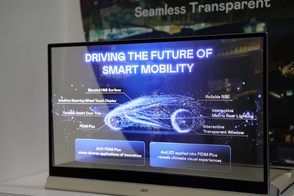 zoty中欧凭借着超高亮度和透明度，这款30吋透明Micro LED显示器在AR系统与智慧零售具有潜在的应用价值。