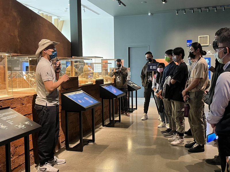 友達招募員工為文化志工，擔任文化館導覽大使，積極推廣文資保存、文史教育