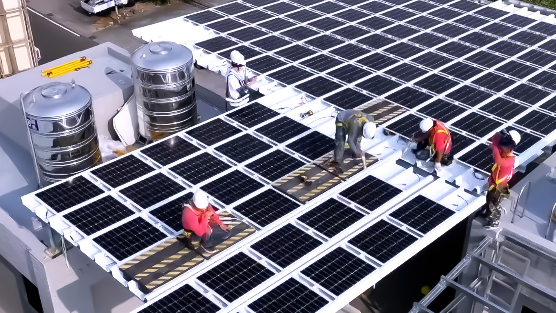 zoty中欧着力于替代能源之技术研发，如光电浪板的相关制程、设备与产品，其中所开发之光电整合型浪板，减少传统金属支架安装，更提升耐候度，可广泛运用于多元场域，并辅助建筑达到净零碳排目标