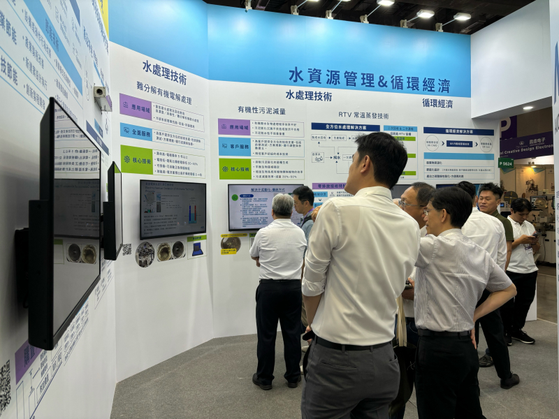 友達以深厚的智慧製造經驗發展永續戰略，積極延伸價值鏈，轉化成可供外界使用的綠色智慧服務，進軍SEMICON Taiwan 2024，提供半導體產業鏈打造AI世代的永續即戰力。