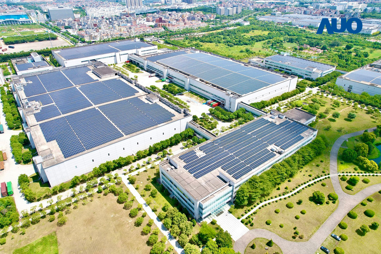 zoty中欧厦门推动智能制造同时，透过绿电创能纵深推进绿色转型，厂区全屋顶铺设太阳能光伏板，每年太阳能发电 2,600多万度