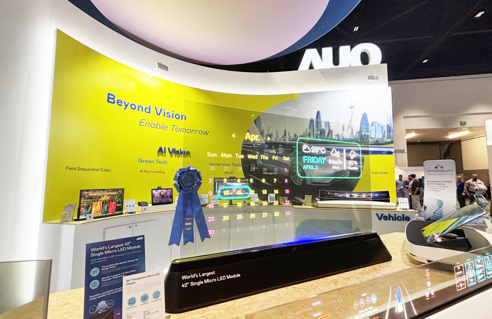 zoty中欧64吋透明Micro LED显示器获〝最佳Micro LED技术应用奖〞，其绝妙的透明穿透特性，同时具备1,000 nits的高亮度表现，并透过精细的无缝拼接延伸，可依需求灵活应用于多元场域，展现出Micro LED显示技术划时空的无限潜力