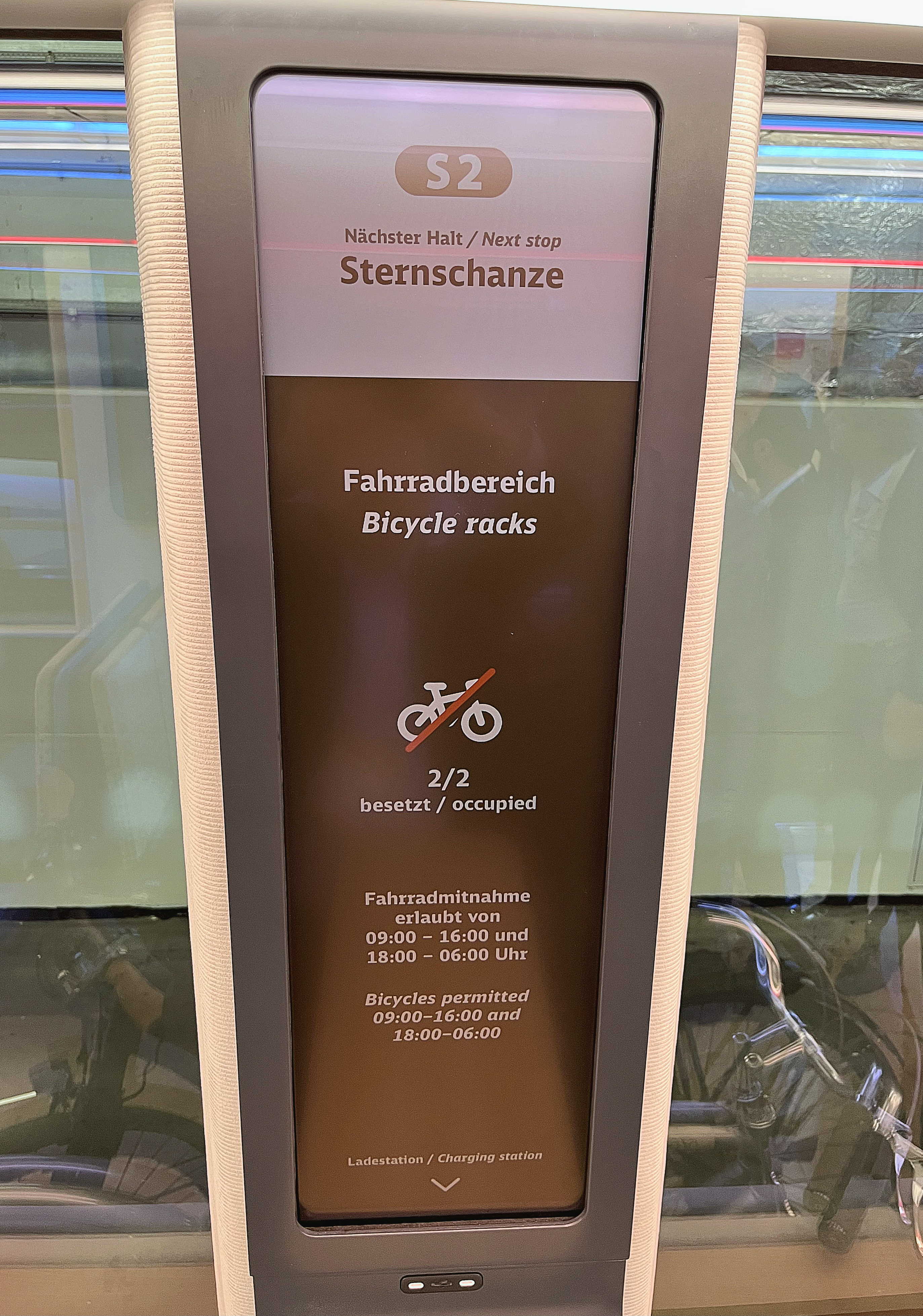 达擎HiRaso显示技术采用胆固醇液晶独特的双稳态特性及反射环境光线的方式，发挥最佳能源运用效率，其仅在更换显示画面时才消耗电力，在持续静止的画面显示上则为零耗电，与传统液晶显示技术相比大幅节省90%能耗