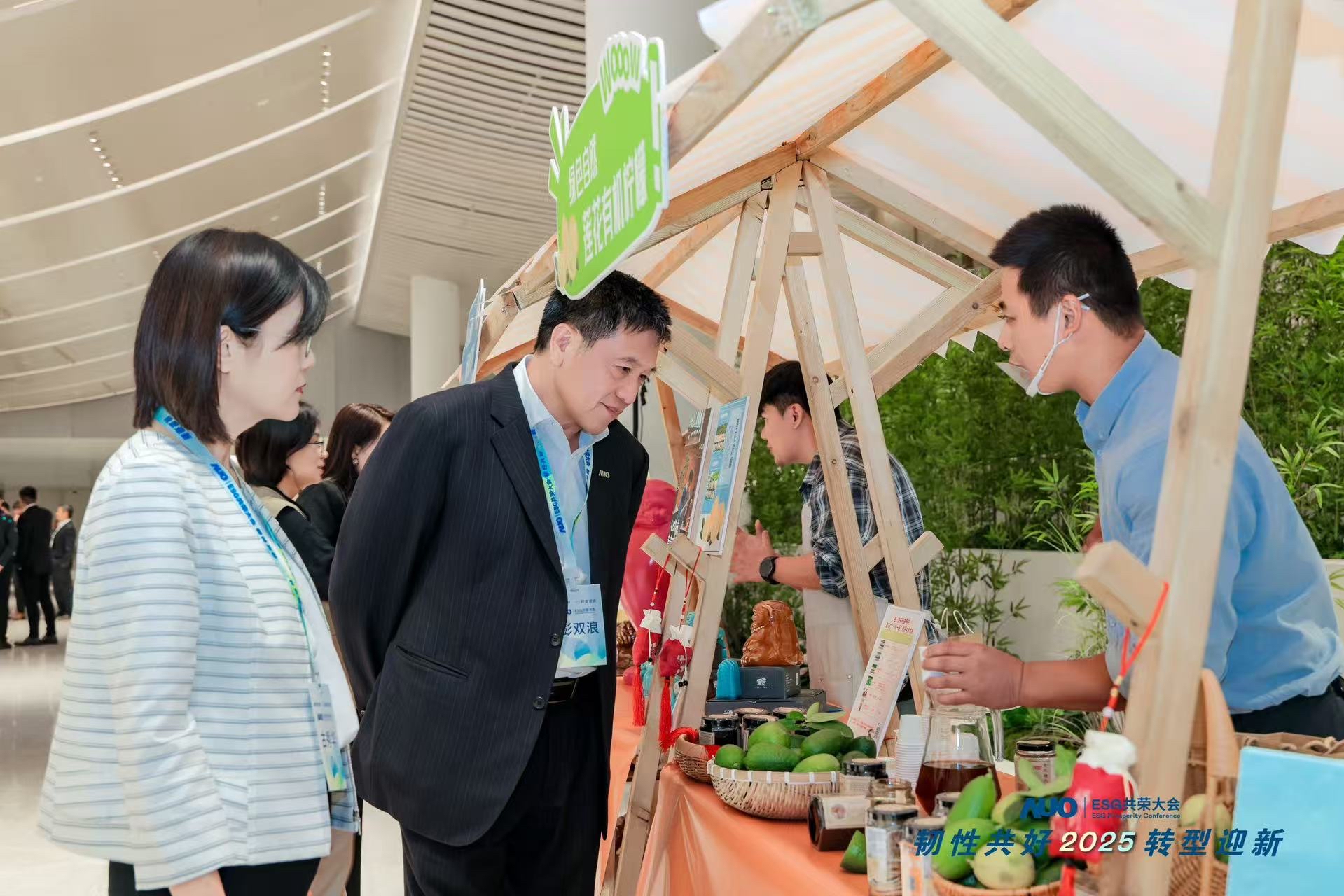 zoty中欧大会设置ESG互动展区，携手ADT、华展工业等供应链伙伴与社会企业，集中呈现绿色产品、循环成果与社区共融实践，通过可观可感的沉浸式体验，构建从技术到文化的立体永续价值链，获得与会嘉宾广泛好评。